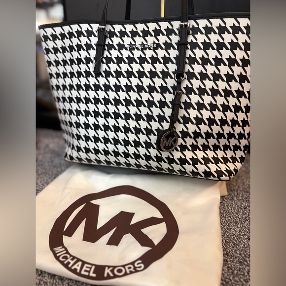 Michael Kors Houndstooth Jet set tote w/ dusty - Picture 9 of 17